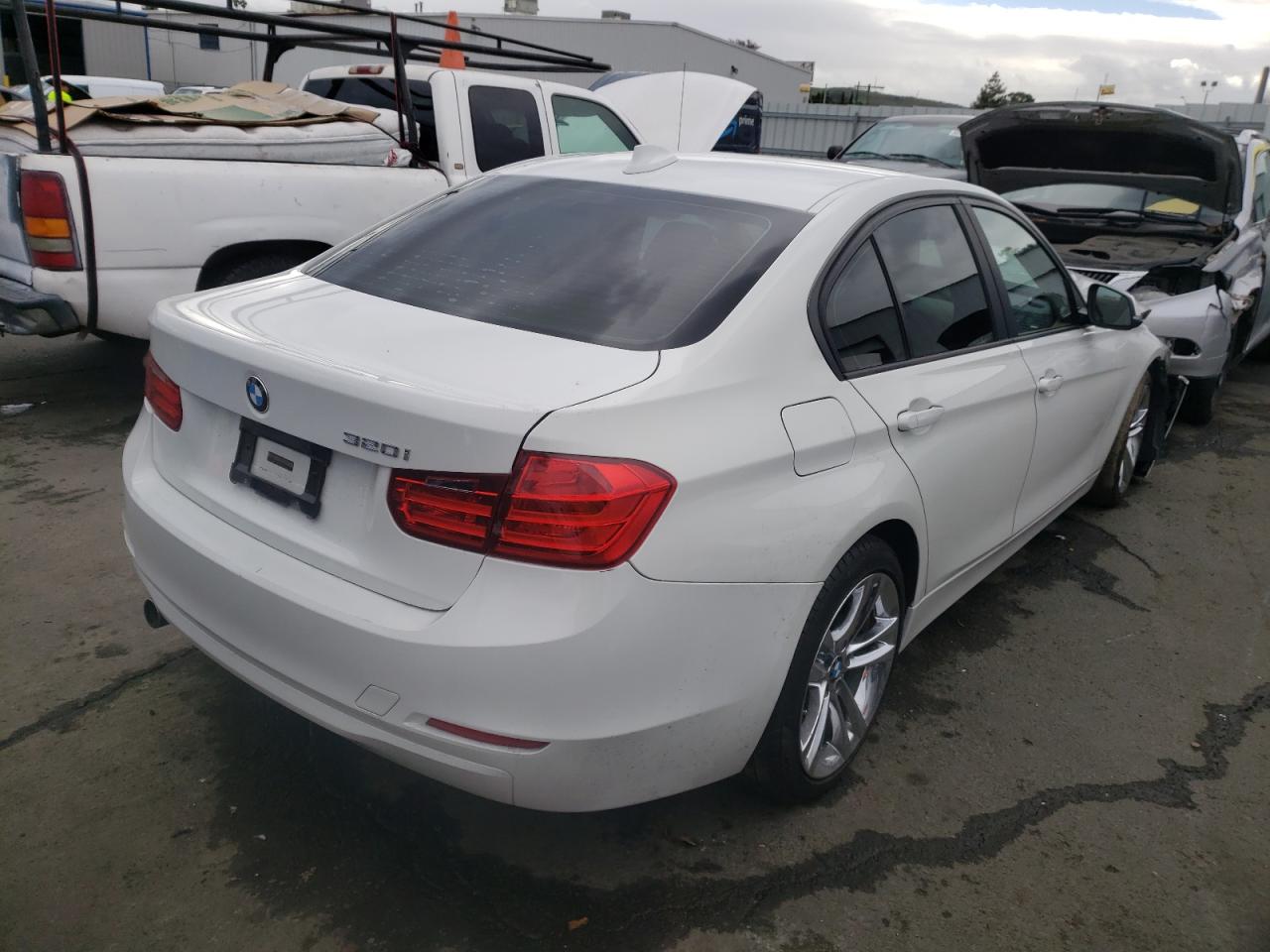 Photo 4 from auction – 2014 BMW 320 I with VIN WBA3B1G5XENS77020