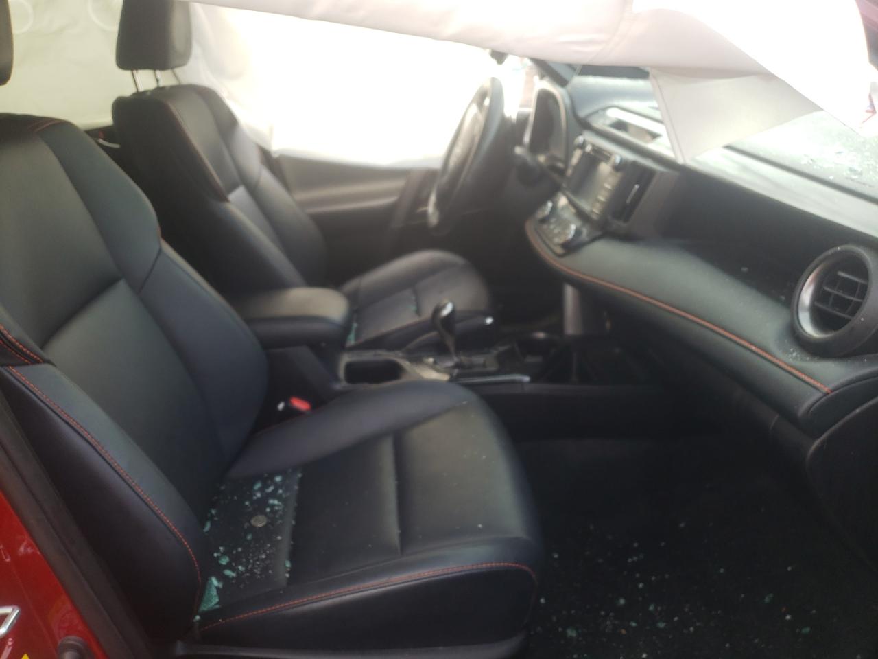 Photo 5 from auction – 2018 TOYOTA RAV4 SE with VIN 2T3JFREV0JW742620