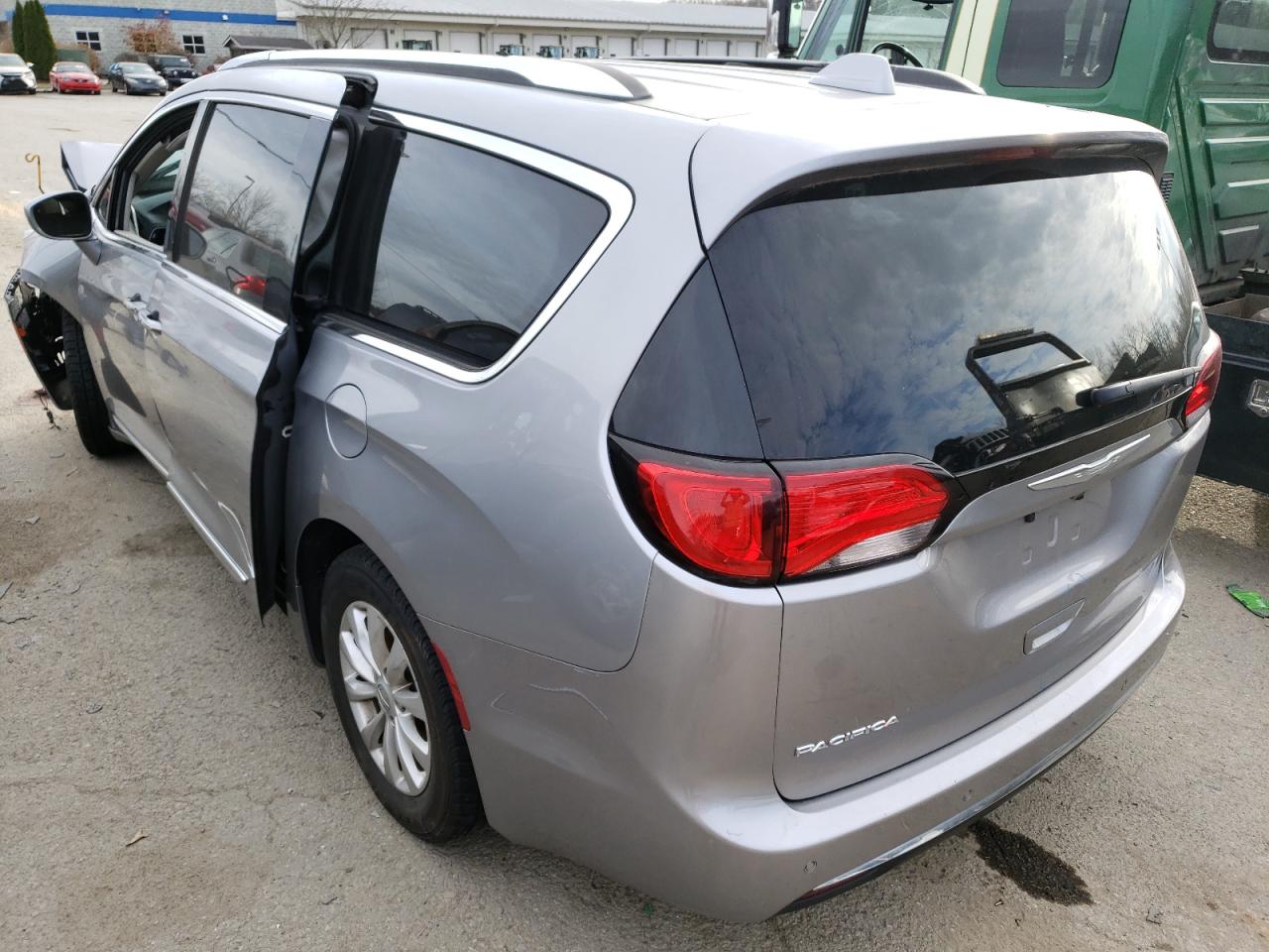Photo 3 from auction – 2018 CHRYSLER PACIFICA T with VIN 2C4RC1BG8JR120098