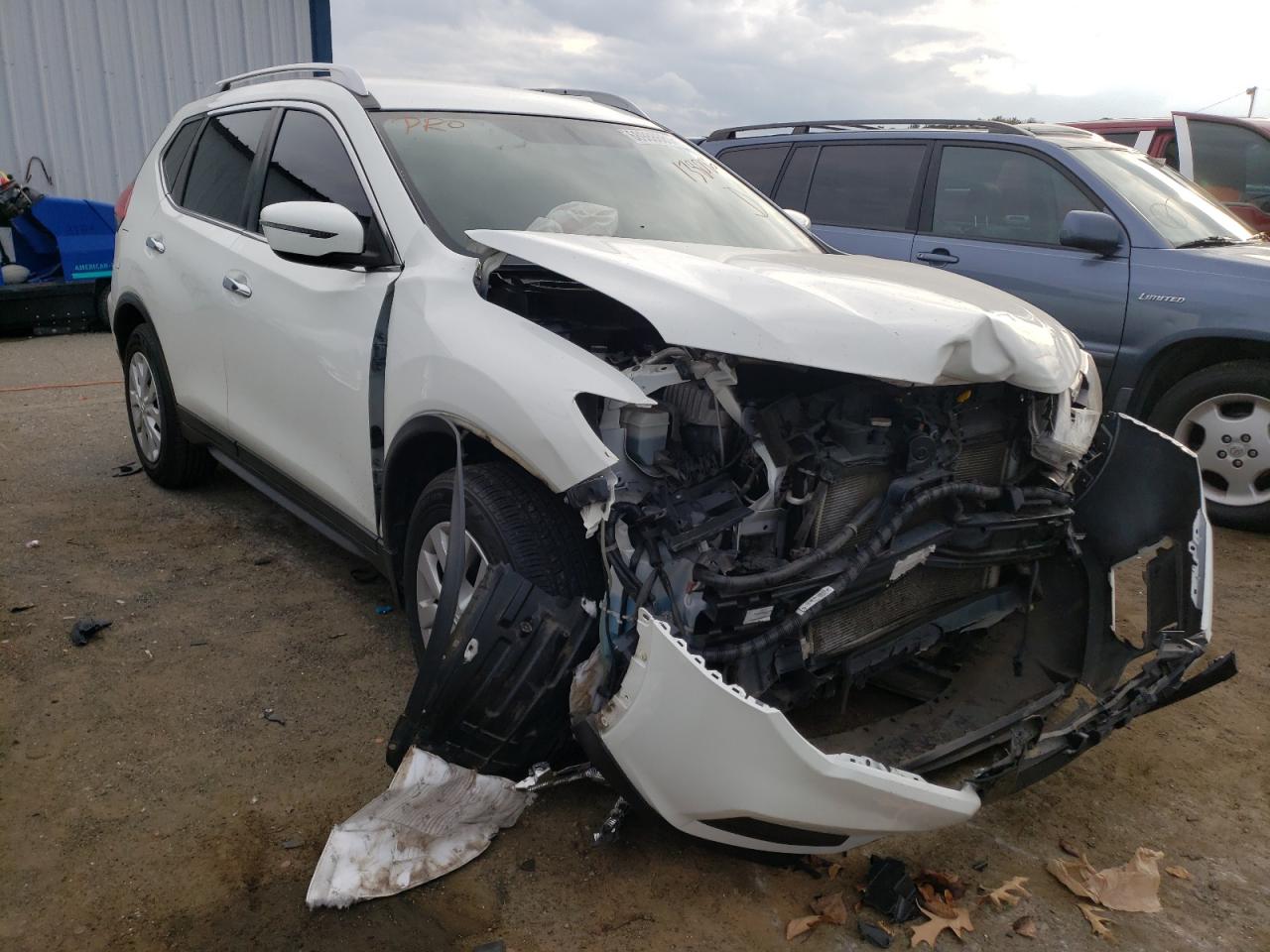 NISSAN ROGUE S 2017 with VIN JN8AT2MTXHW138086 - Photo from auction