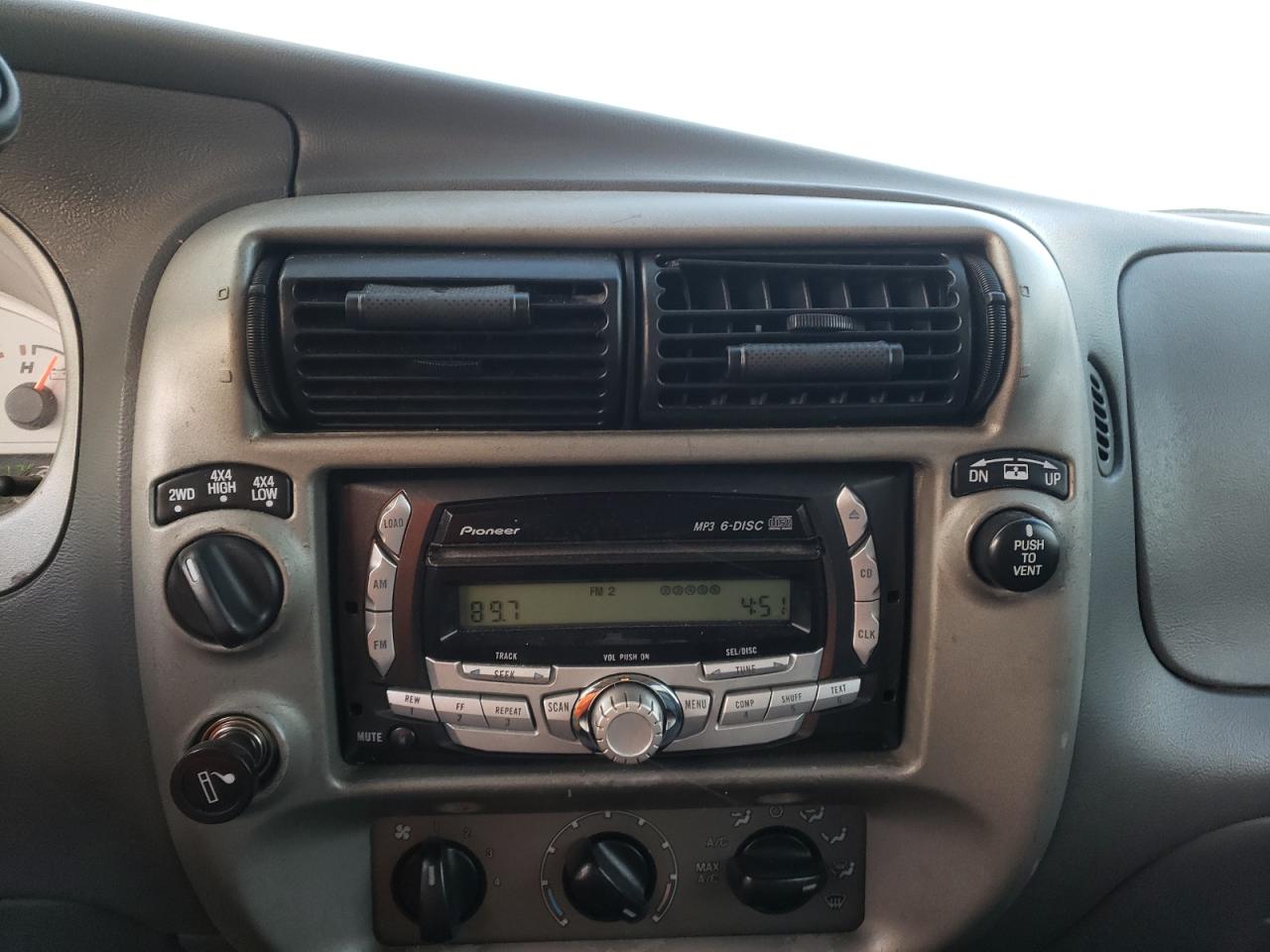 Foto 9 de la subasta – 2004 FORD EXPLORER S con VIN 1FMDU77K94UB10478