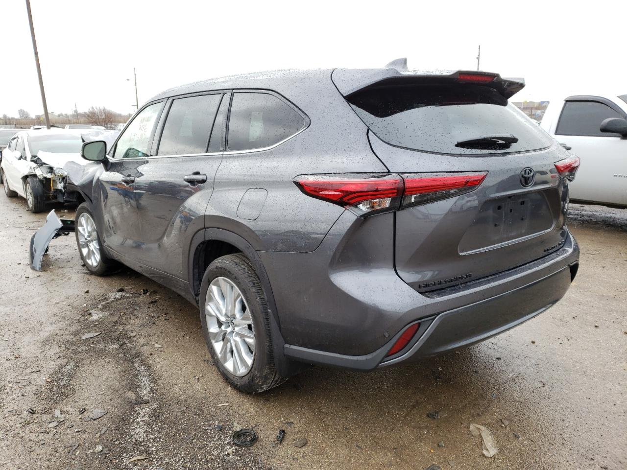 Photo 3 from auction – 2022 TOYOTA HIGHLANDER with VIN 5TDDZRBH9NS162292
