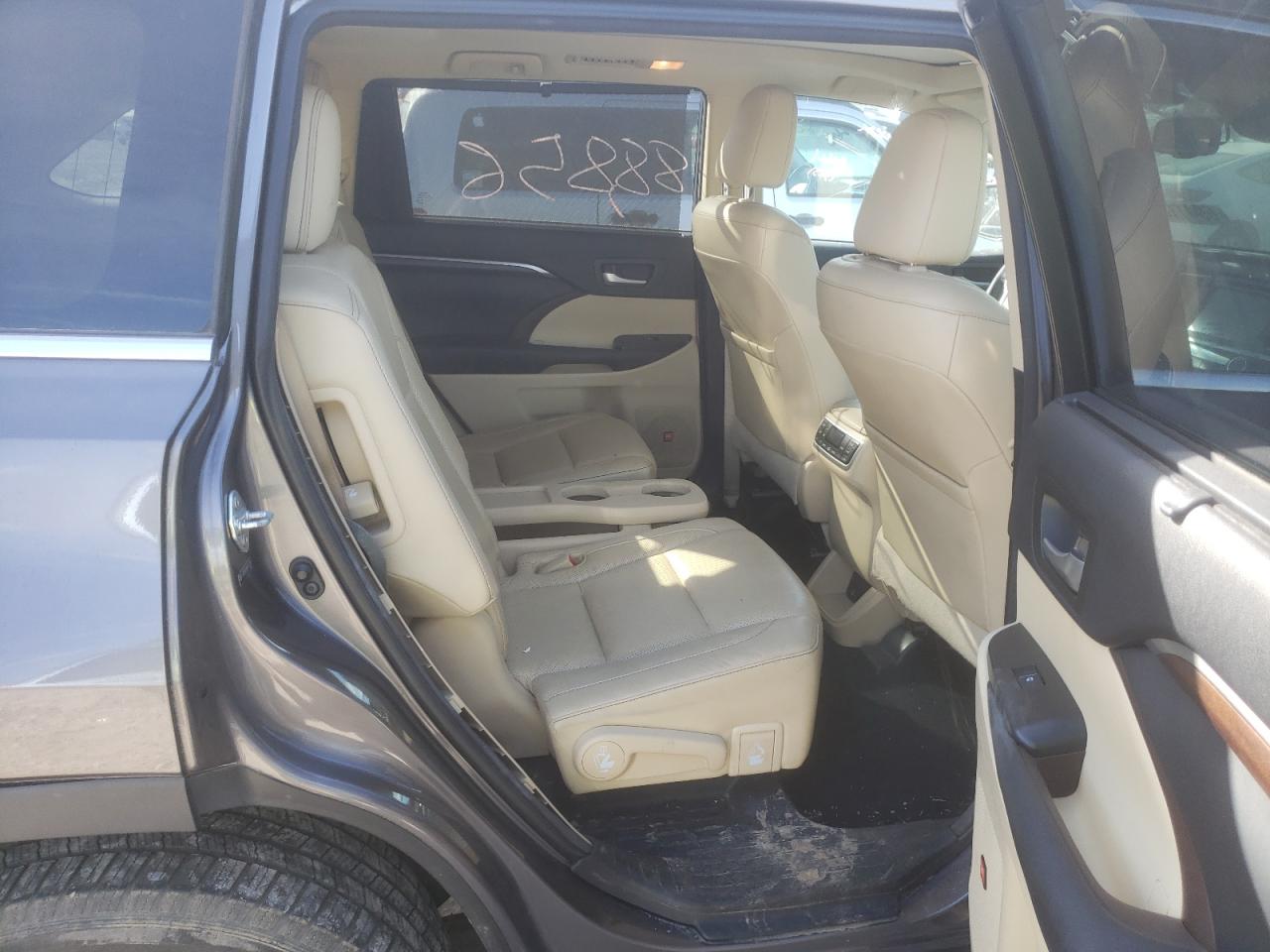 Photo 6 from auction – 2014 TOYOTA HIGHLANDER with VIN 5TDDKRFH9ES051644