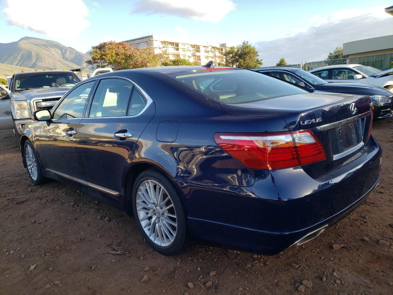 Photo 3 from auction – 2010 LEXUS LS 460 with VIN JTHBL5EFXA5096569