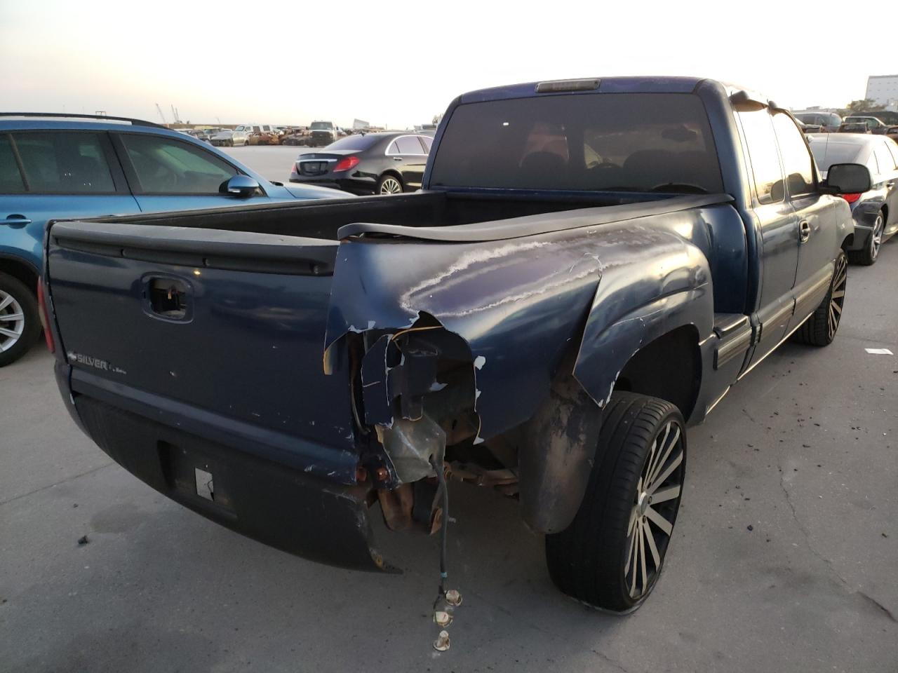 Photo 4 from auction – 1999 CHEVROLET SILVERADO with VIN 2GCEC19T7X1204681