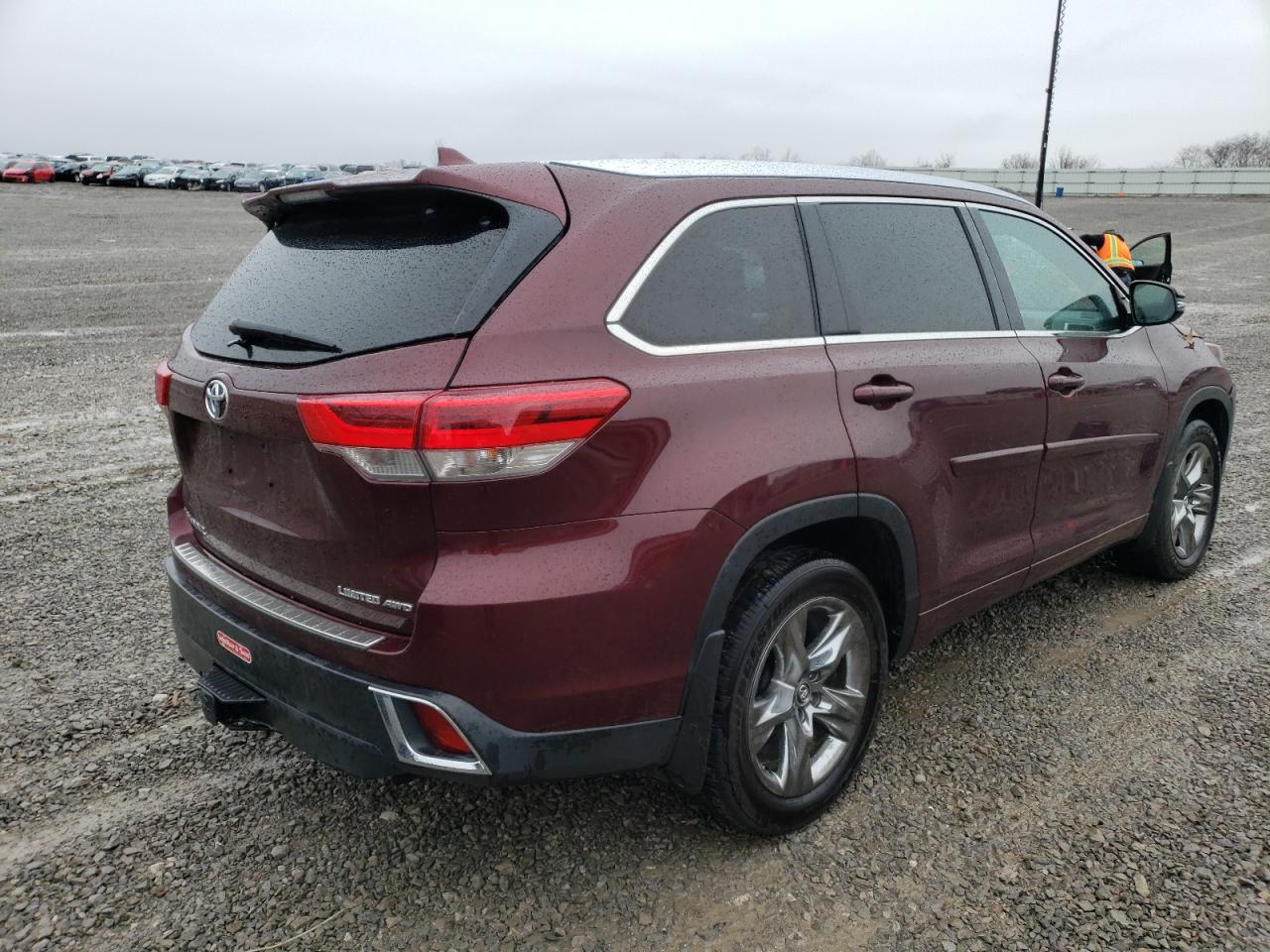 Photo 4 from auction – 2018 TOYOTA HIGHLANDER with VIN 5TDDZRFH0JS898865