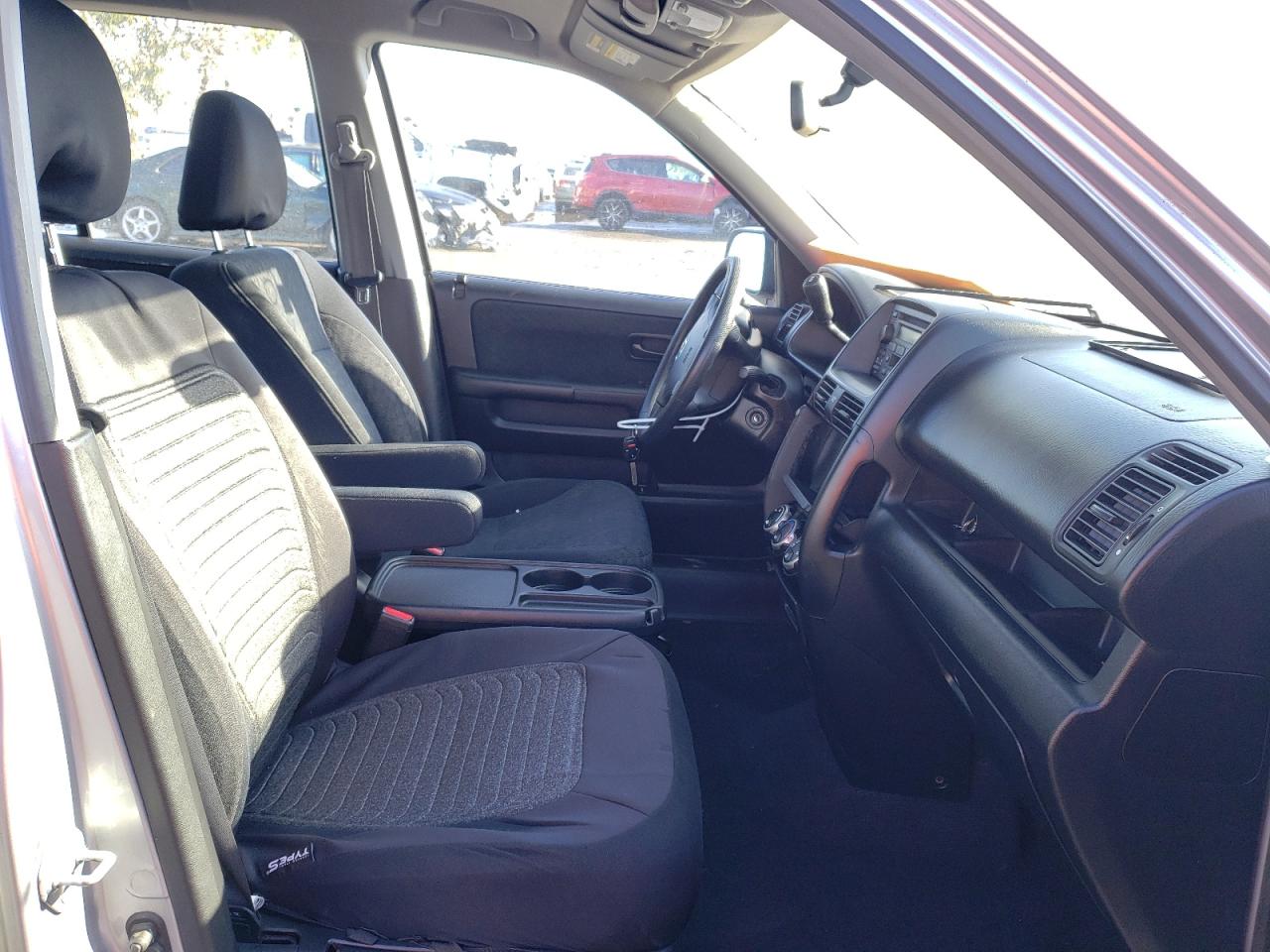 Photo 5 from auction – 2005 HONDA CR-V LX with VIN JHLRD68525C019284