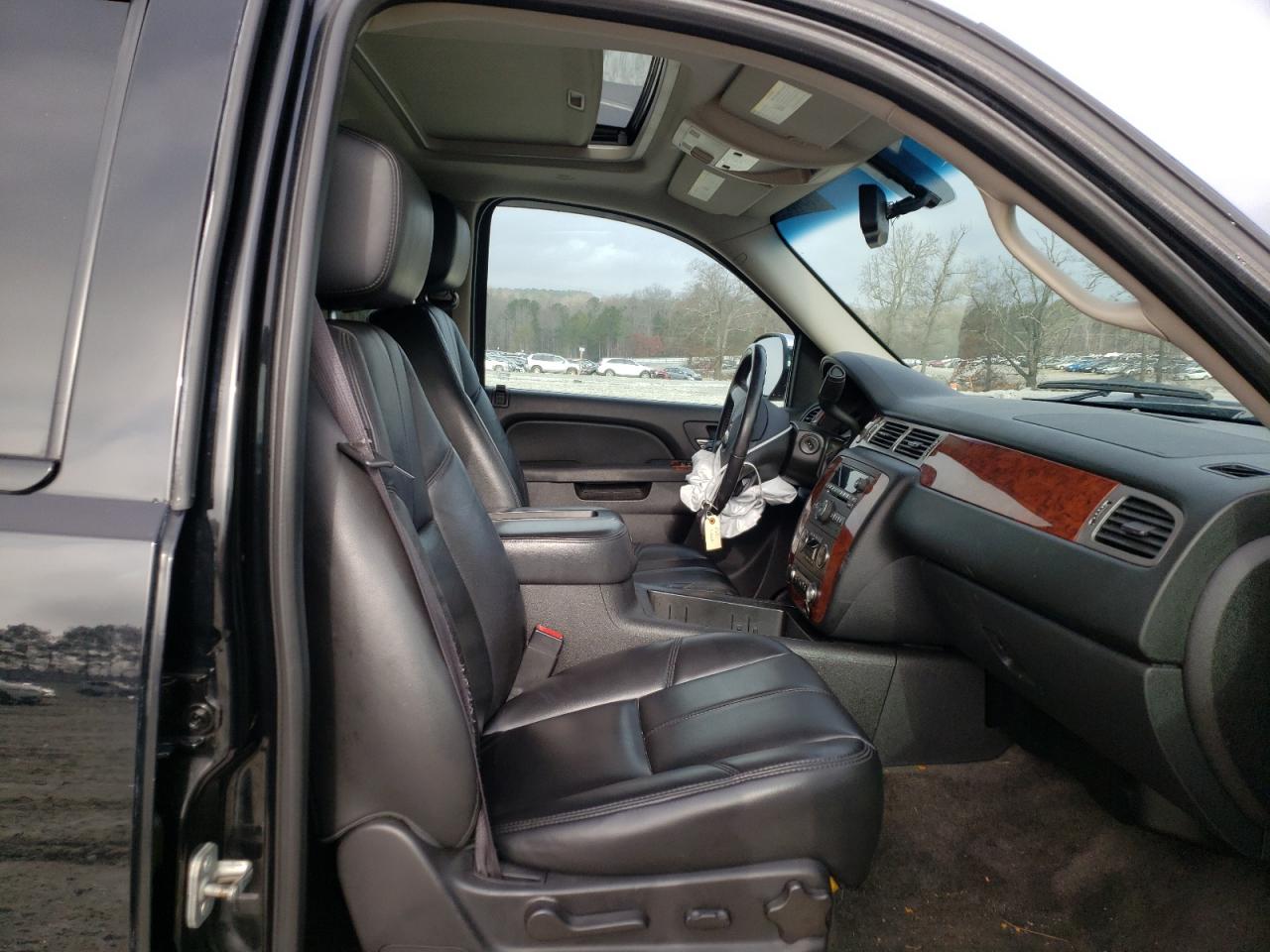 Photo 5 from auction – 2012 CHEVROLET AVALANCHE with VIN 3GNTKFE7XCG261501