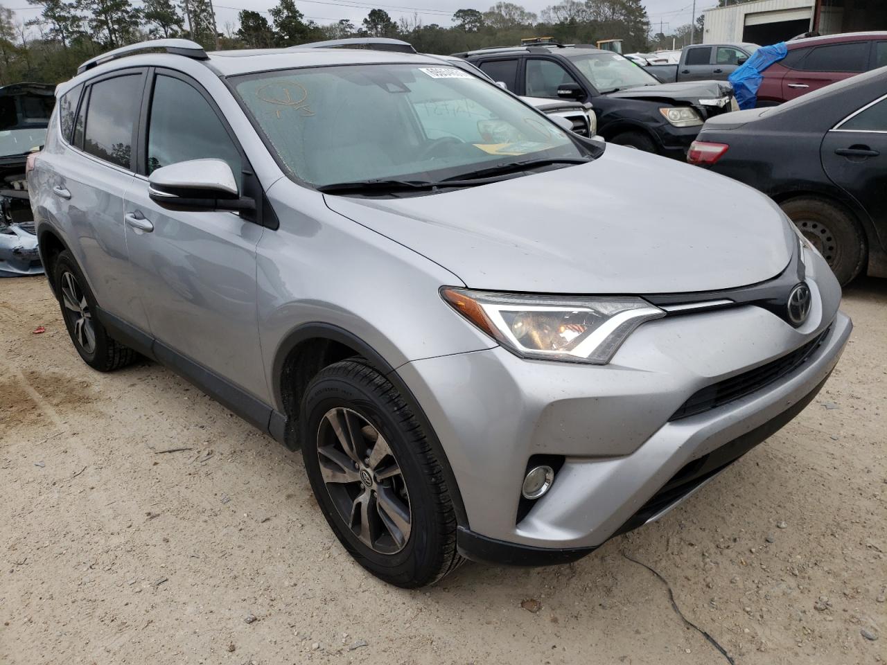 Photo 1 from auction – 2017 TOYOTA RAV4 XLE with VIN 2T3WFREV2HW387269