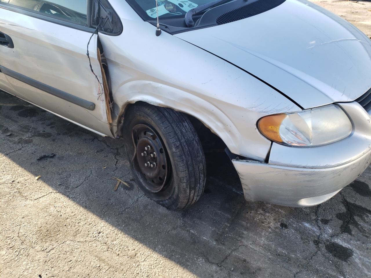 Photo 9 from auction – 2005 DODGE GRAND CARA with VIN 1D4GP24R05B149859