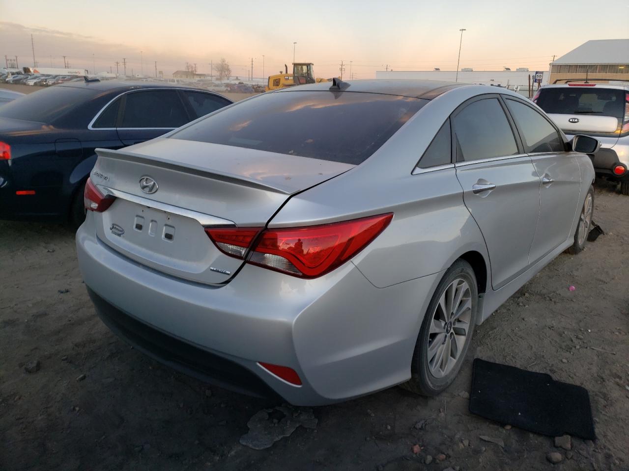 Photo 4 from auction – 2014 HYUNDAI SONATA SE with VIN 5NPEC4AC2EH923412
