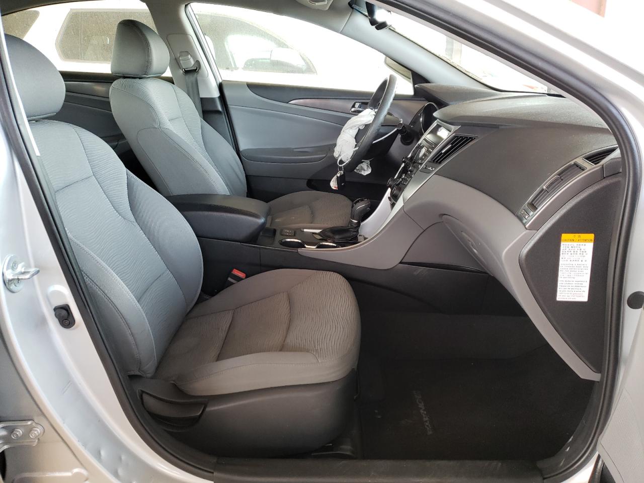 Photo 5 from auction – 2013 HYUNDAI SONATA HYB with VIN KMHEC4A41DA085237