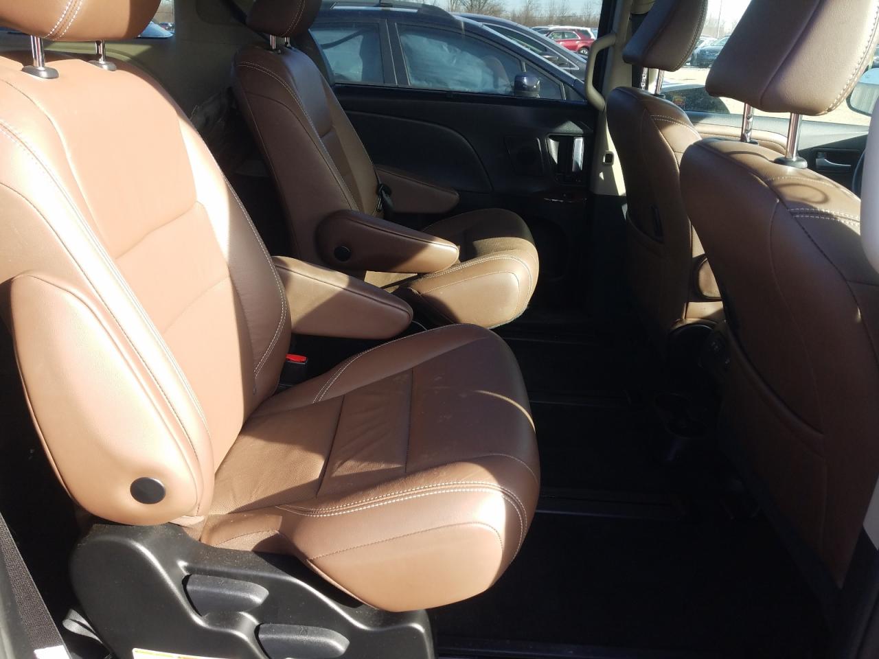 Photo 6 from auction – 2018 TOYOTA SIENNA XLE with VIN 5TDDZ3DC1JS205337