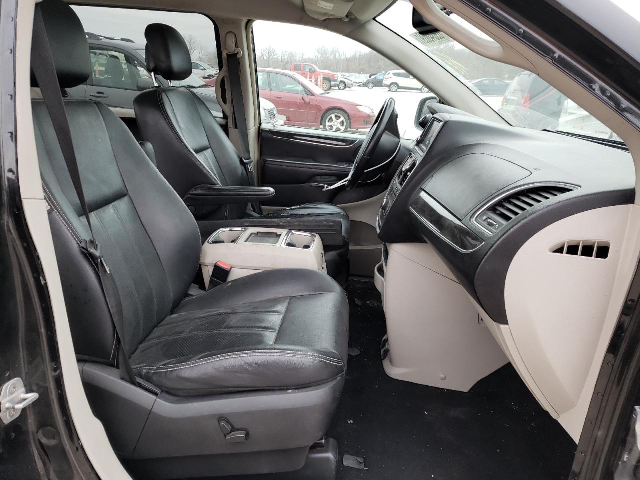 Photo 5 from auction – 2012 CHRYSLER TOWN & COU with VIN 2C4RC1BG8CR212802