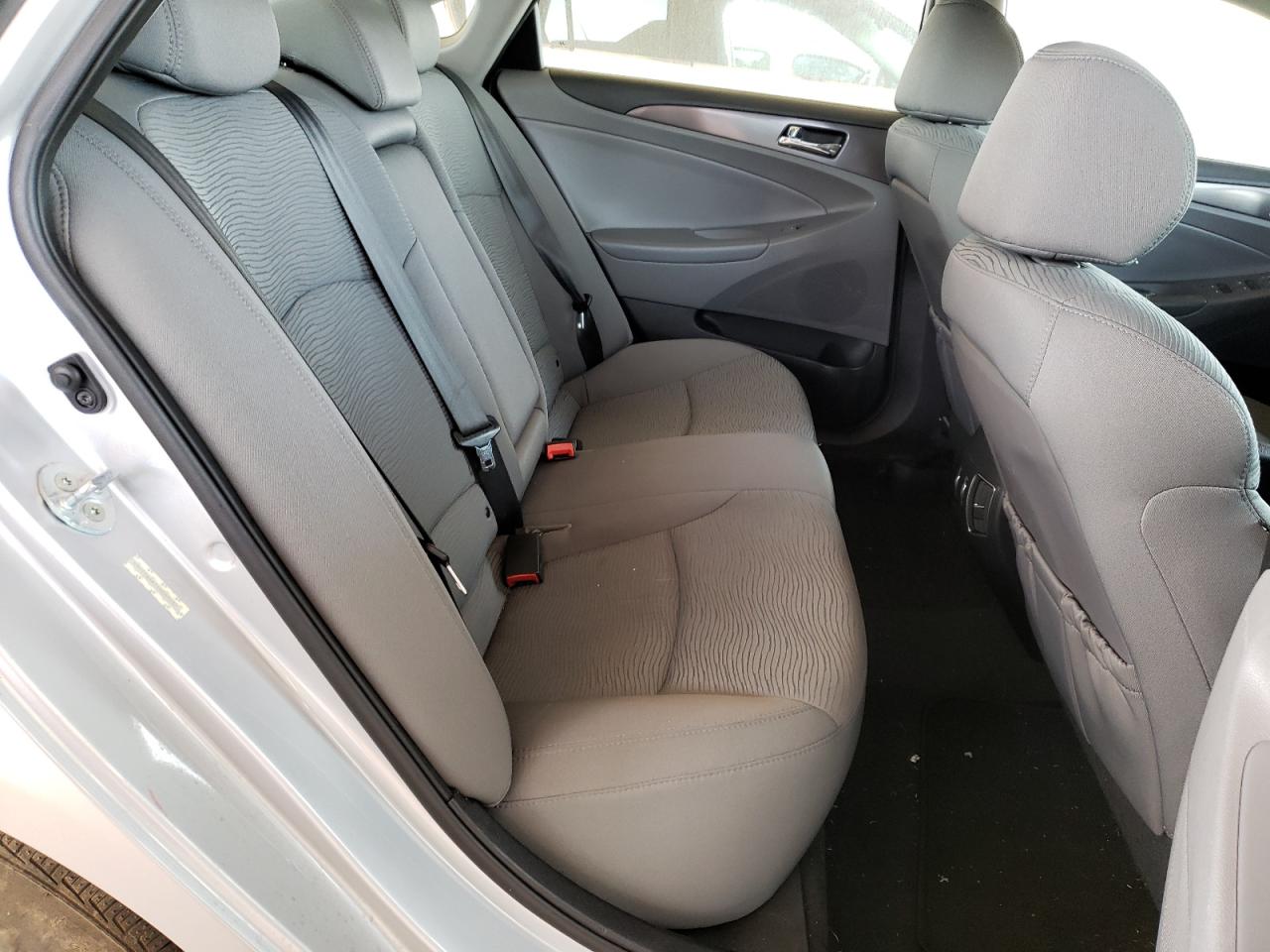 Photo 6 from auction – 2013 HYUNDAI SONATA HYB with VIN KMHEC4A41DA085237