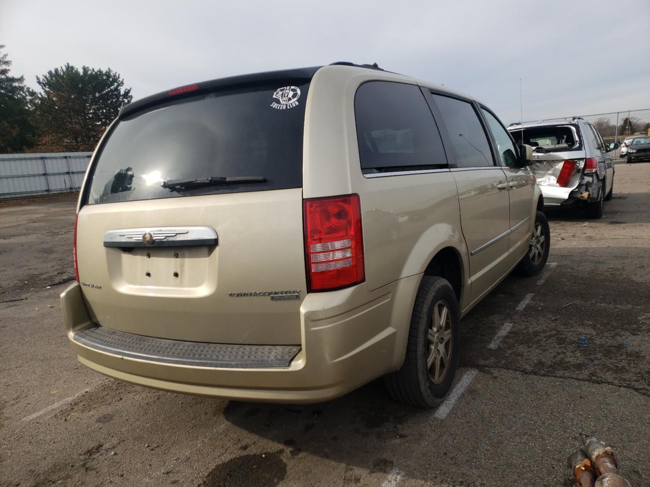 Photo 4 from auction – 2010 CHRYSLER TOWN & COU with VIN 2A4RR5D12AR193783