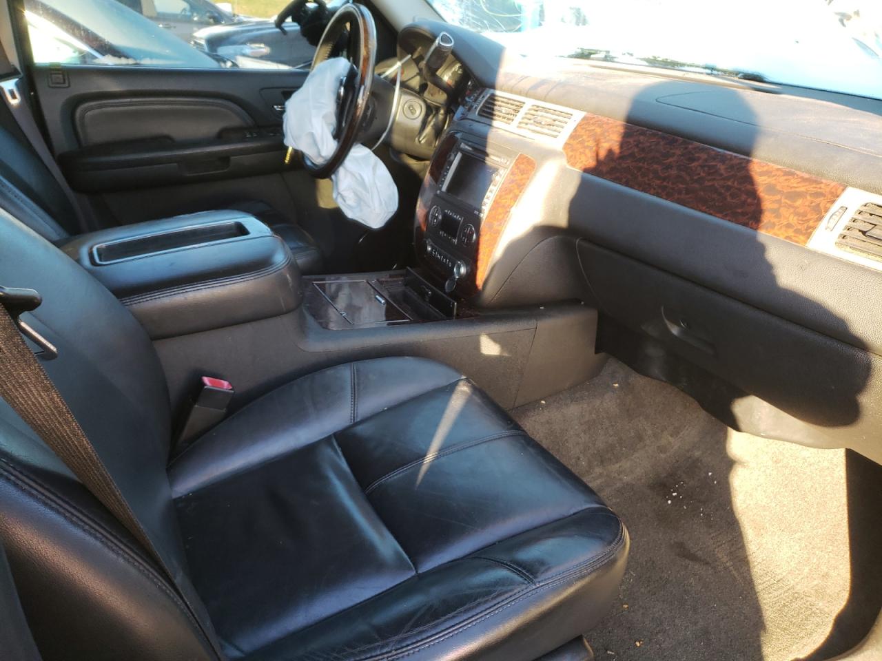 Photo 5 from auction – 2008 GMC YUKON DENA with VIN 1GKFK63858J159566