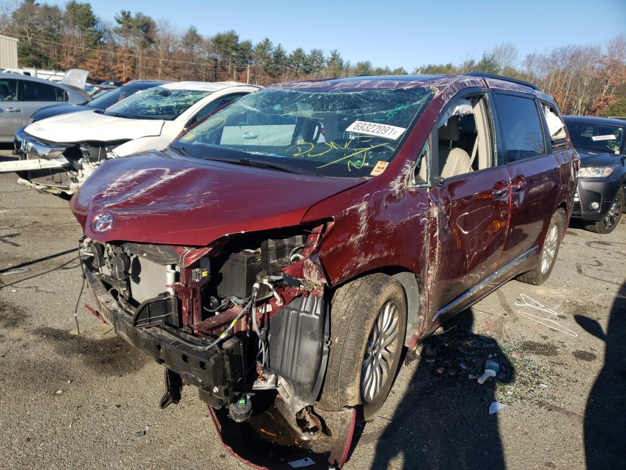 Photo 2 from auction – 2017 TOYOTA SIENNA XLE with VIN 5TDYZ3DC4HS893300