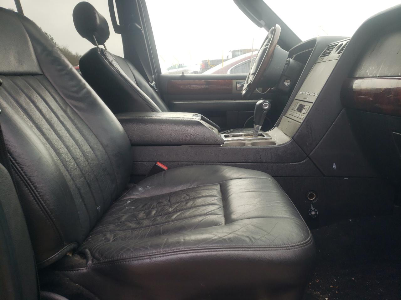 Photo 5 from auction – 2006 LINCOLN NAVIGATOR with VIN 5LMFU28526LJ10283
