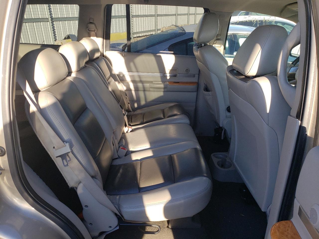 Photo 6 from auction – 2008 CHRYSLER ASPEN LIMI with VIN 1A8HW58N08F120798