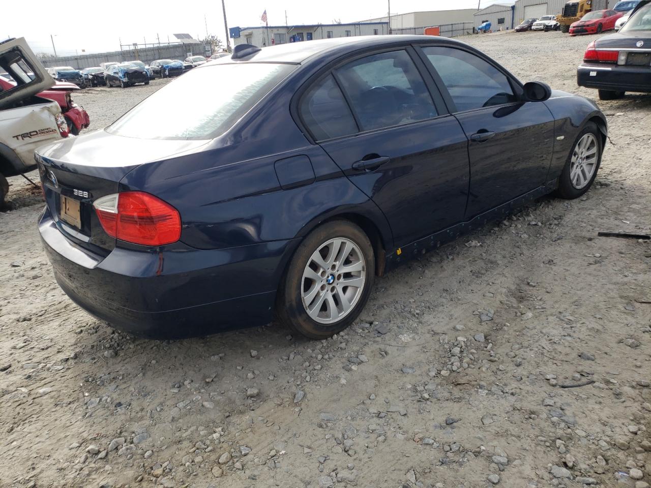 Photo 4 from auction – 2007 BMW 328 I with VIN WBAVA37507NL17616