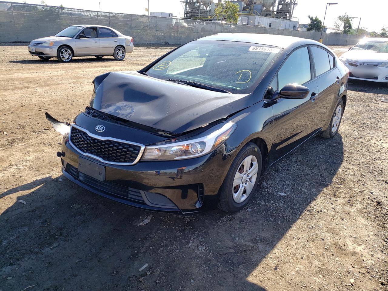 Photo 2 from auction – 2017 KIA FORTE LX with VIN 3KPFK4A76HE119438