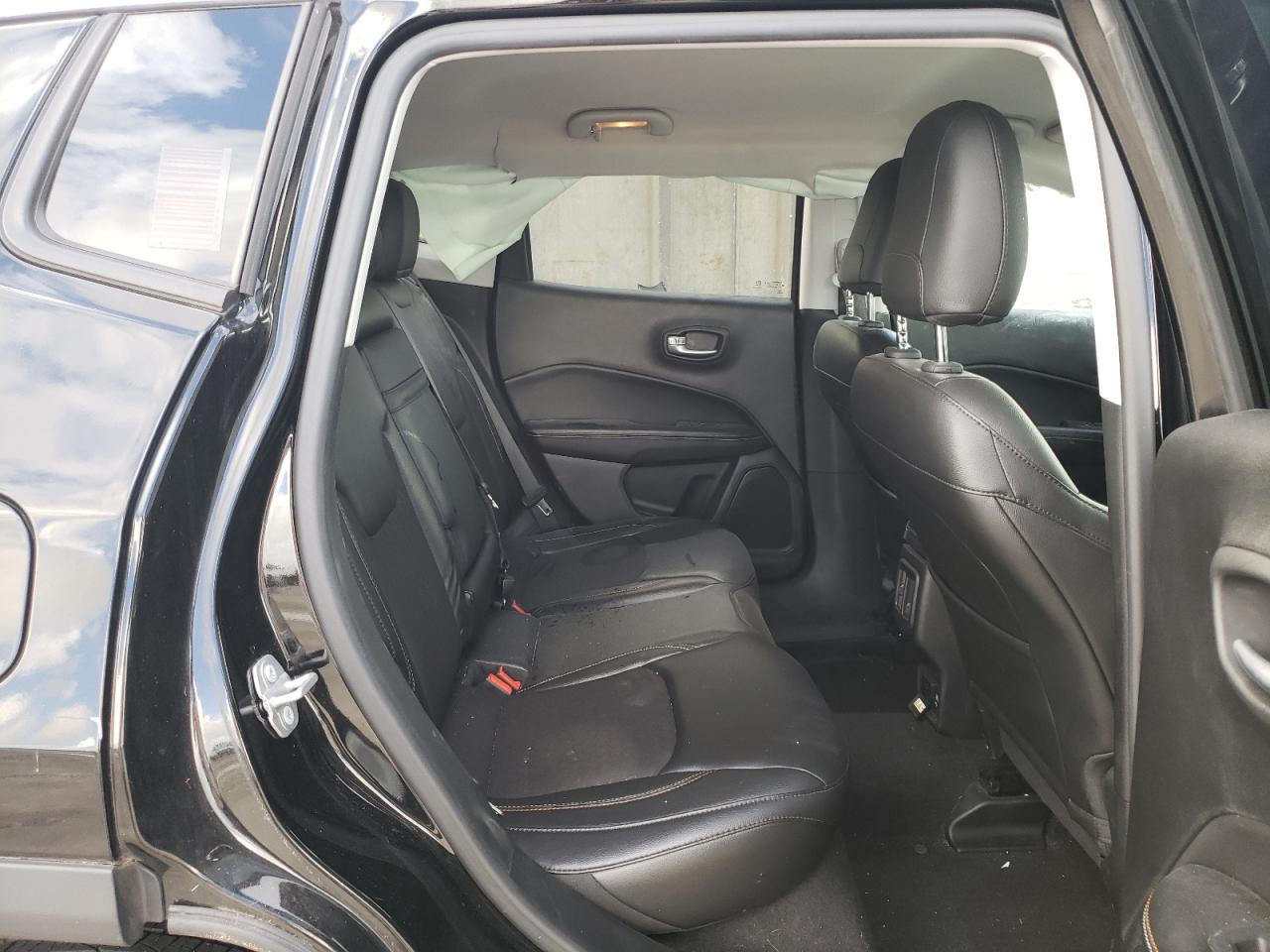 Foto 6 de la subasta – 2018 JEEP COMPASS LA con VIN 3C4NJDBB9JT392988