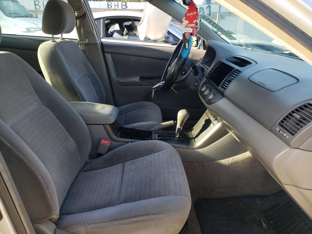 Photo 5 from auction – 2005 TOYOTA CAMRY LE with VIN 4T1BE32K15U061251