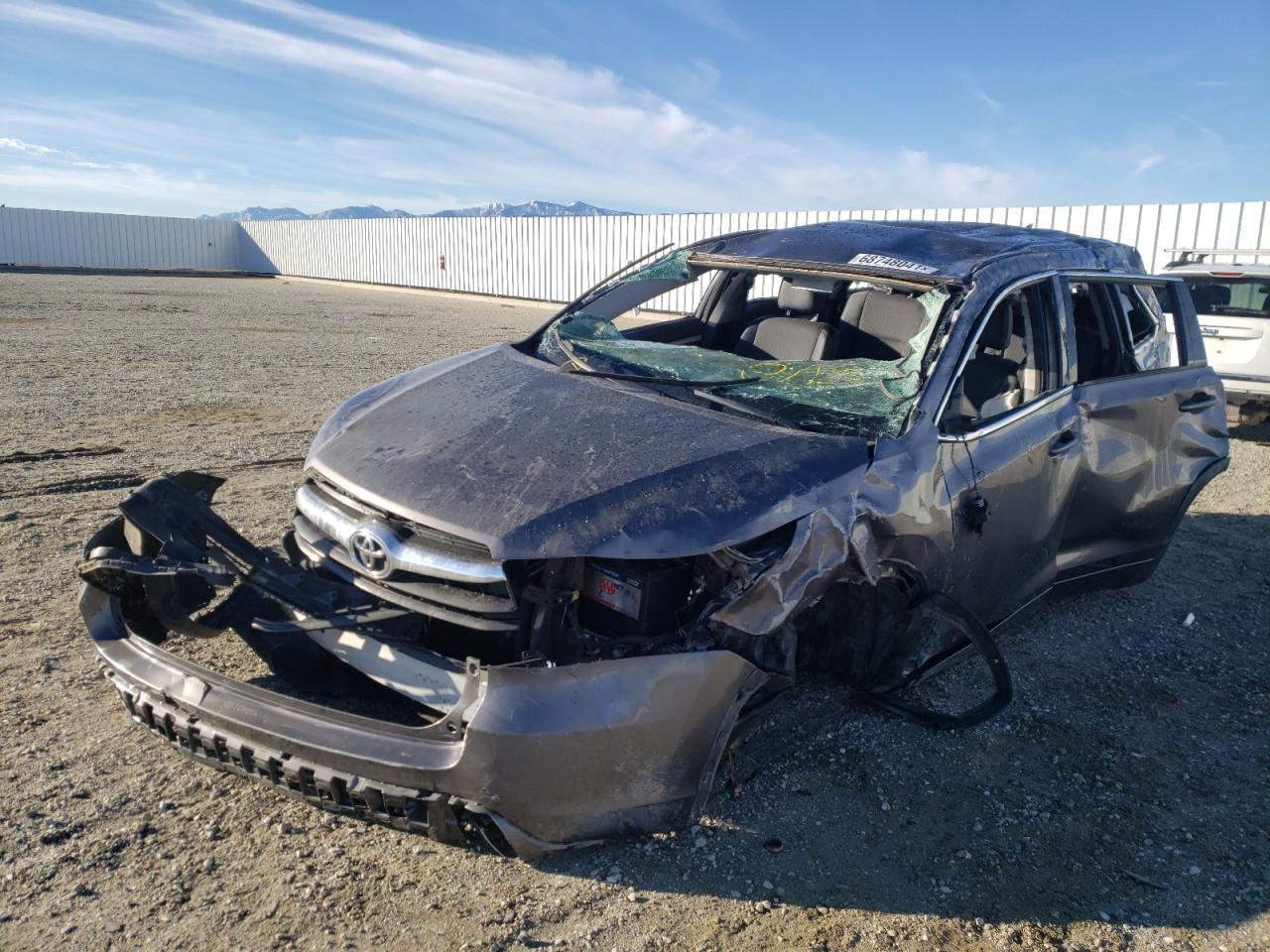 Photo 2 from auction – 2015 TOYOTA HIGHLANDER with VIN 5TDZKRFH4FS069976