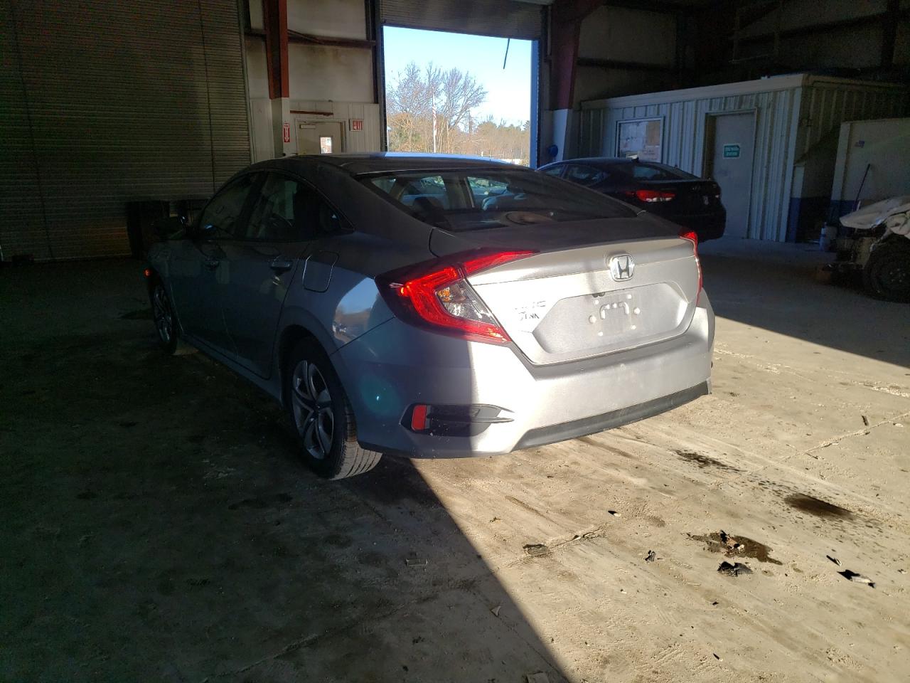 Photo 3 from auction – 2017 HONDA CIVIC LX with VIN 19XFC2F50HE228289