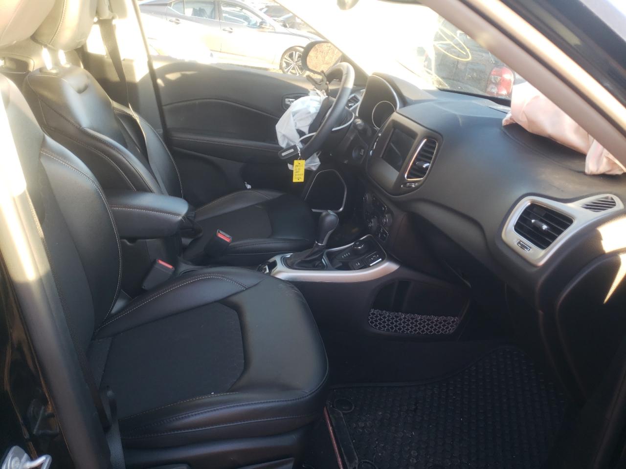 Photo 5 from auction – 2018 JEEP COMPASS LA with VIN 3C4NJDBB1JT283909
