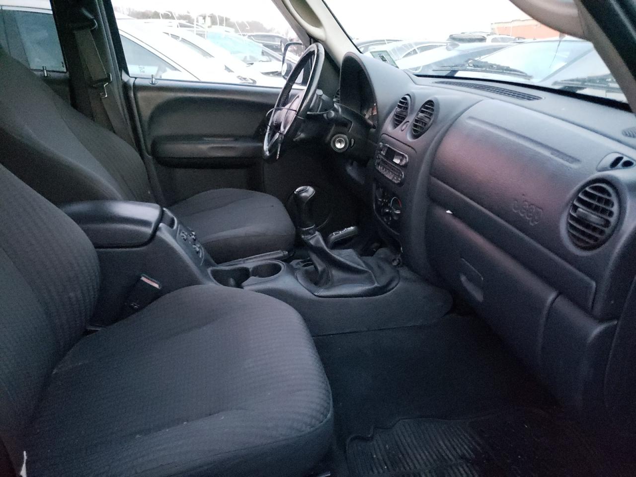 Photo 5 from auction – 2003 JEEP LIBERTY SP with VIN 1J4GL48K33W718947