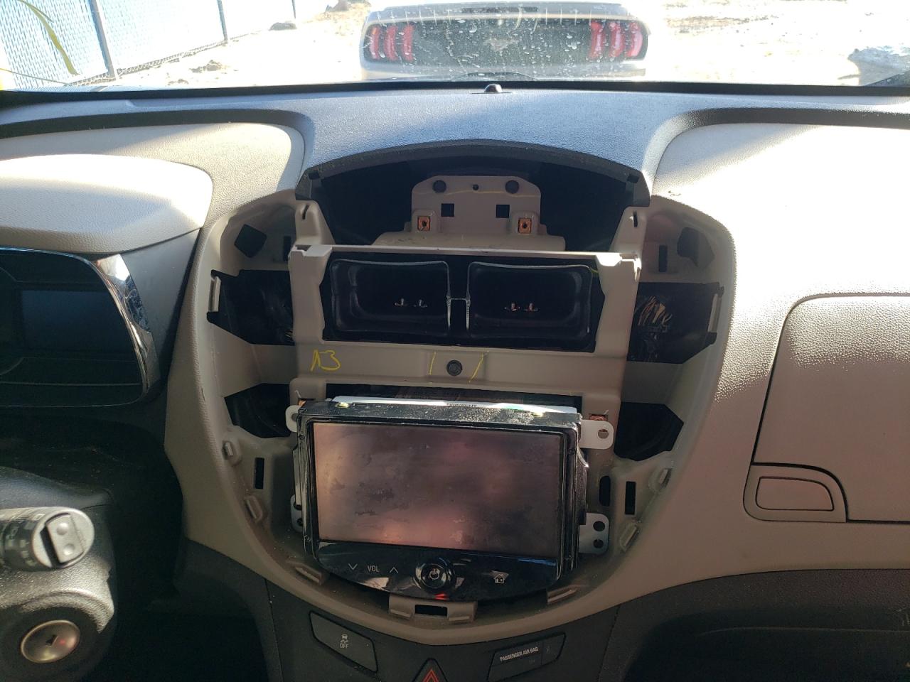 Photo 9 from auction – 2015 CHEVROLET TRAX LS with VIN 3GNCJKSBXFL242849