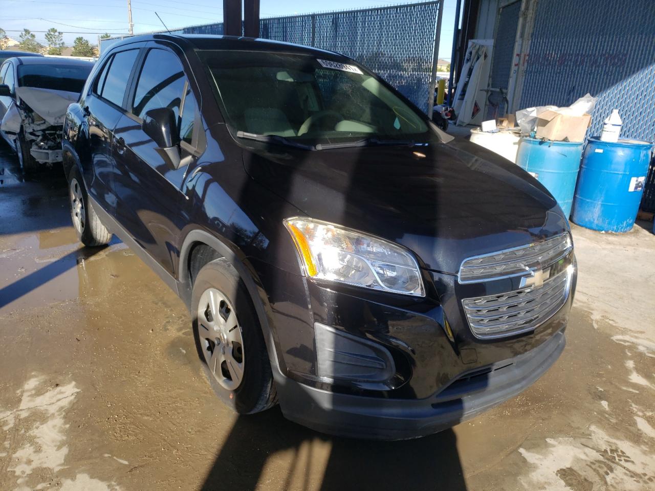 CHEVROLET TRAX LS 2015 with VIN 3GNCJKSBXFL242849 - Photo from auction