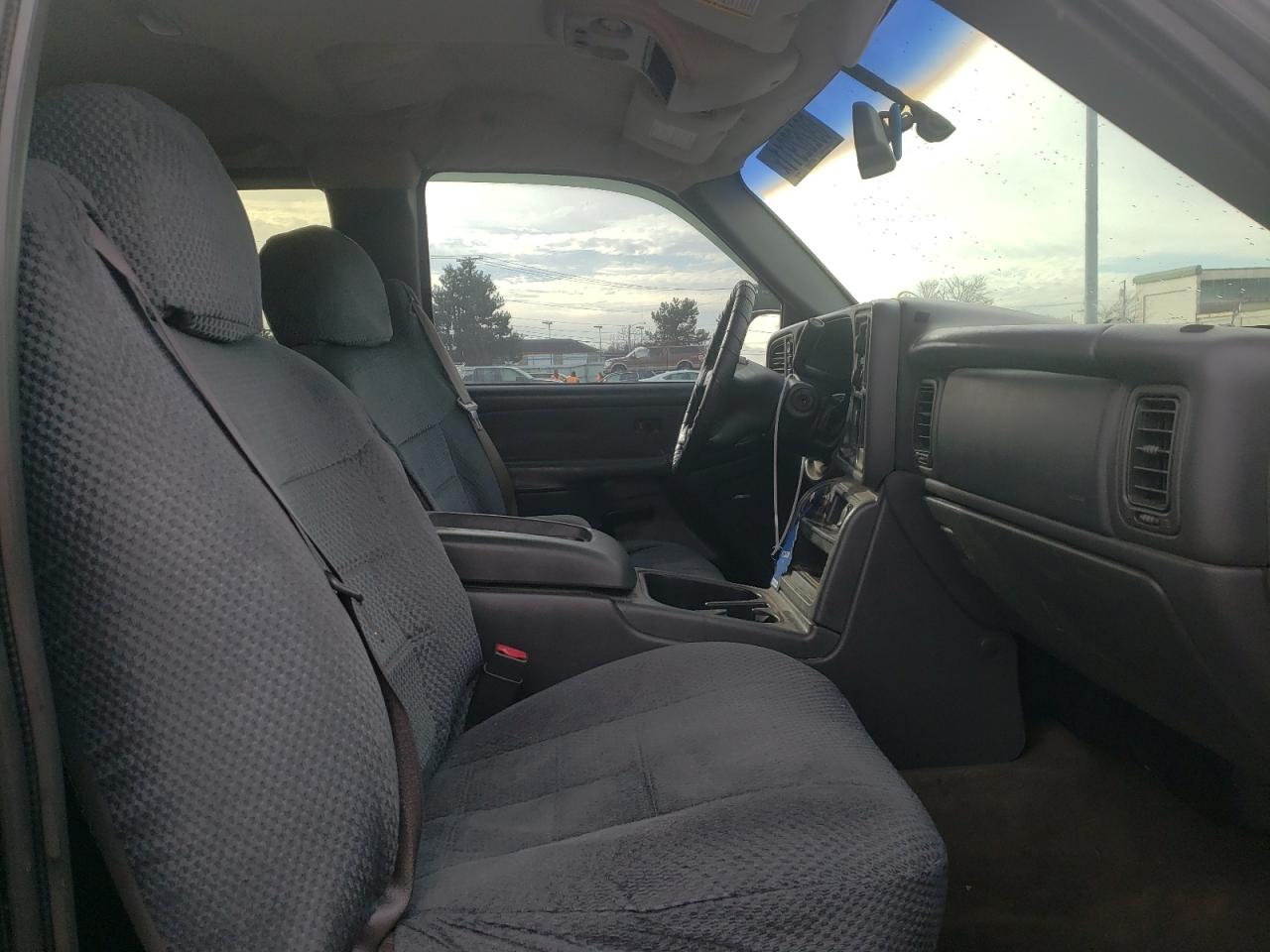 Photo 5 from auction – 2003 GMC NEW SIERRA with VIN 2GTEK19T531379248