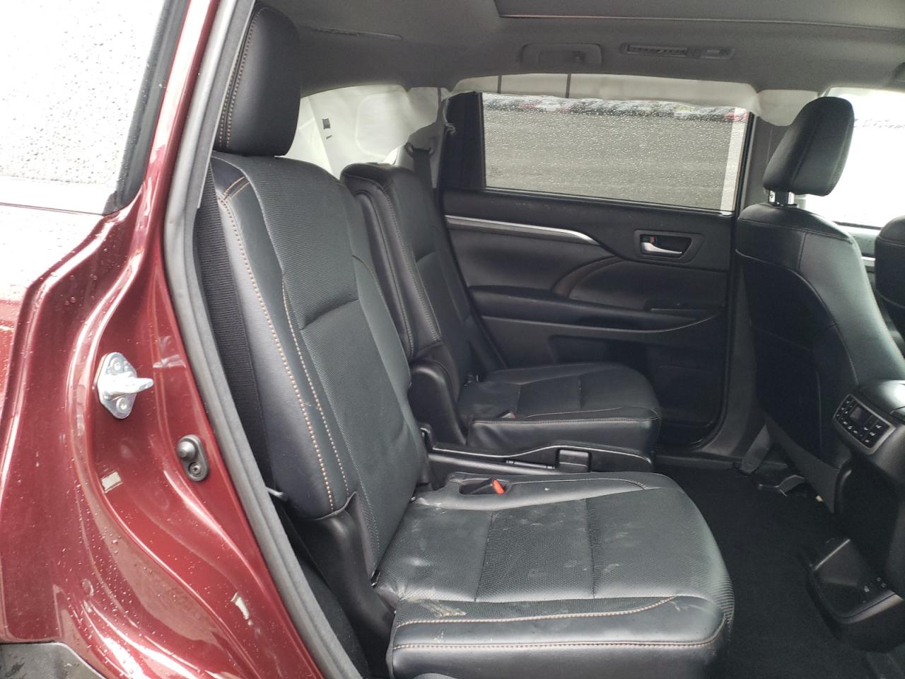 Photo 6 from auction – 2018 TOYOTA HIGHLANDER with VIN 5TDDZRFH0JS898865