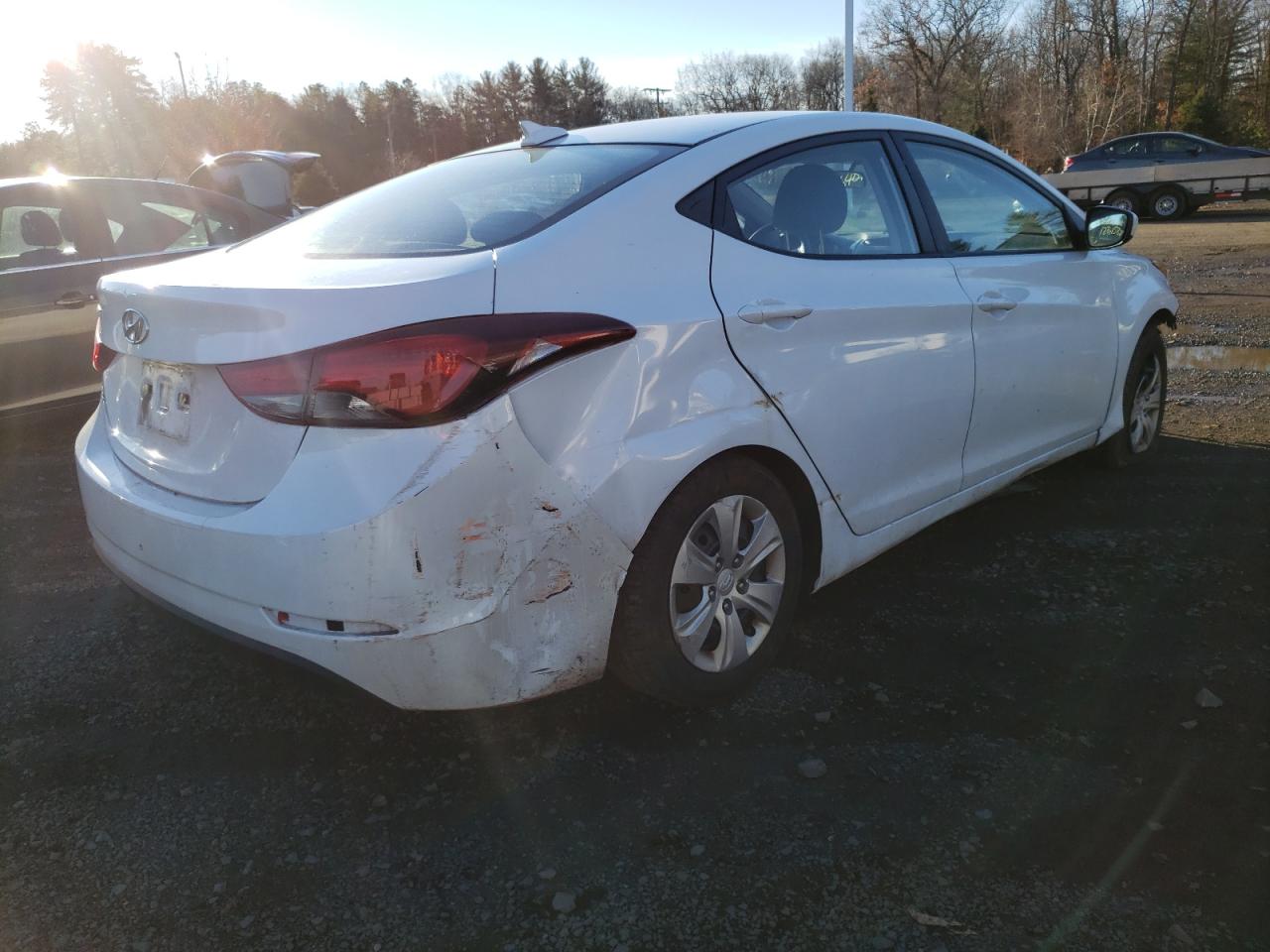Photo 4 from auction – 2016 HYUNDAI ELANTRA SE with VIN 5NPDH4AE3GH764787