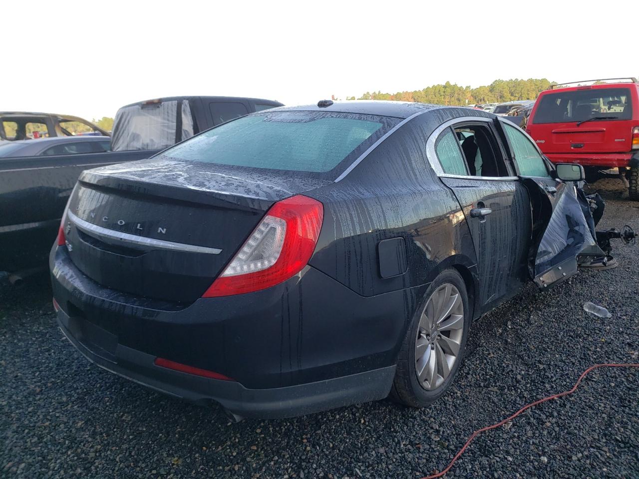 Photo 4 from auction – 2015 LINCOLN MKS with VIN 1LNHL9DK6FG600382