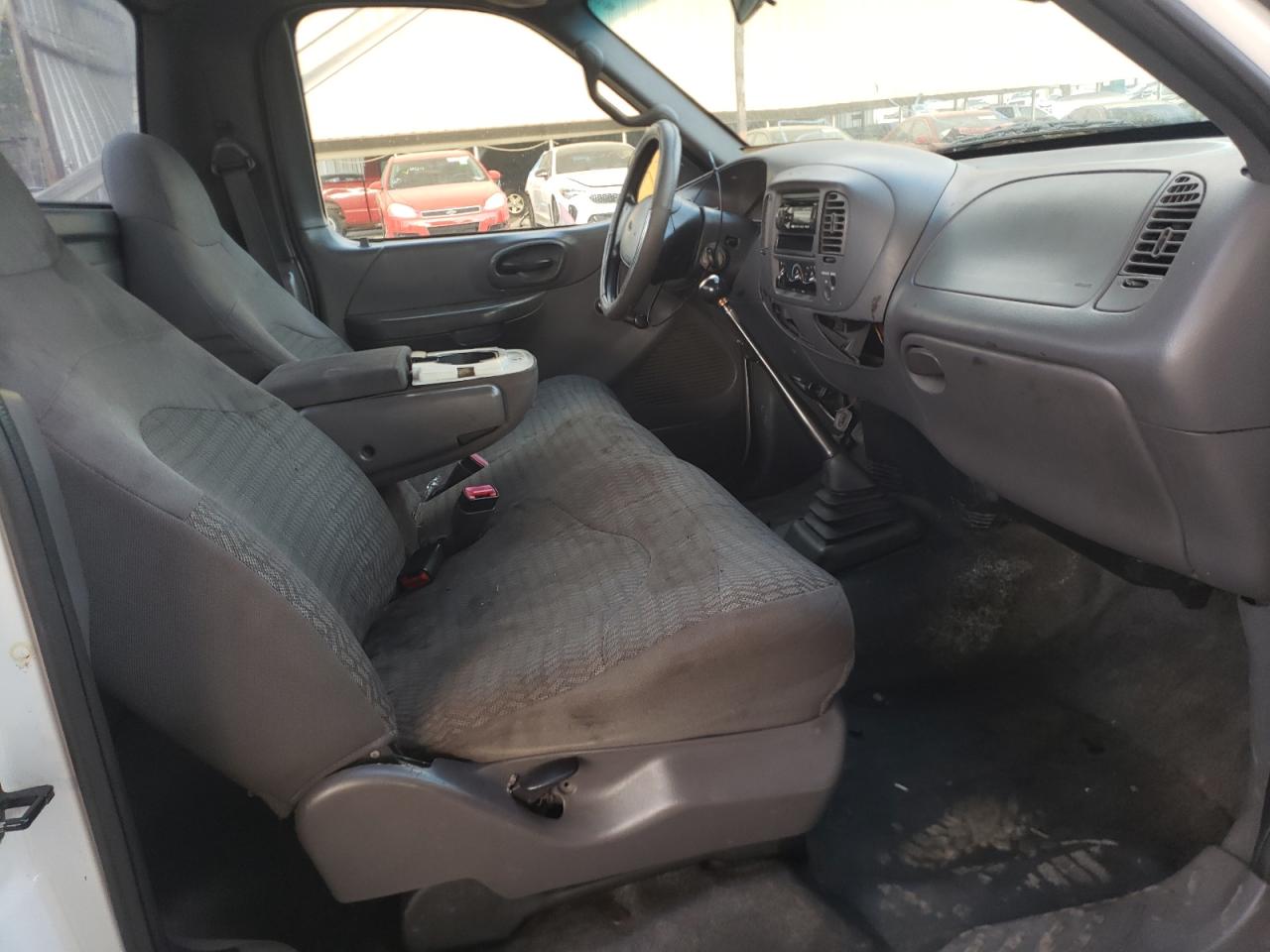 Photo 5 from auction – 2000 FORD F150 with VIN 1FTZF1722YNB44960