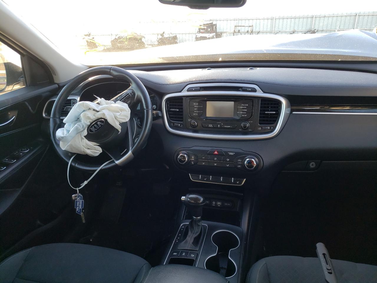 Photo 9 from auction – 2016 KIA SORENTO LX with VIN 5XYPGDA39GG152292