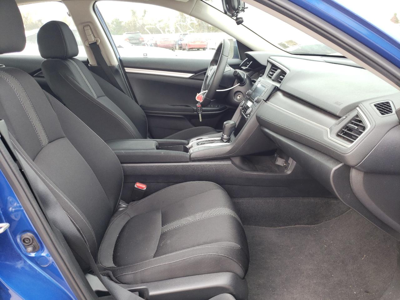 Photo 5 from auction – 2017 HONDA CIVIC LX with VIN 19XFC2F57HE229066