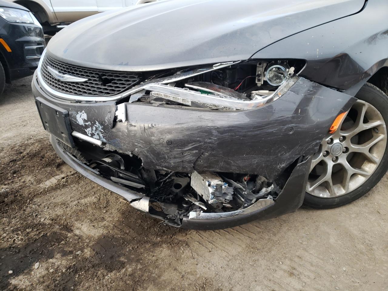 Photo 9 from auction – 2015 CHRYSLER 200 C with VIN 1C3CCCEG5FN624243