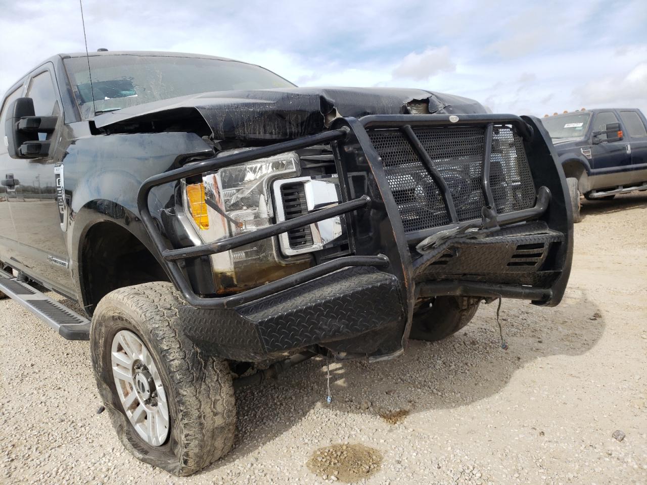 Photo 9 from auction – 2017 FORD F350 SUPER with VIN 1FT8W3BT9HEC07673