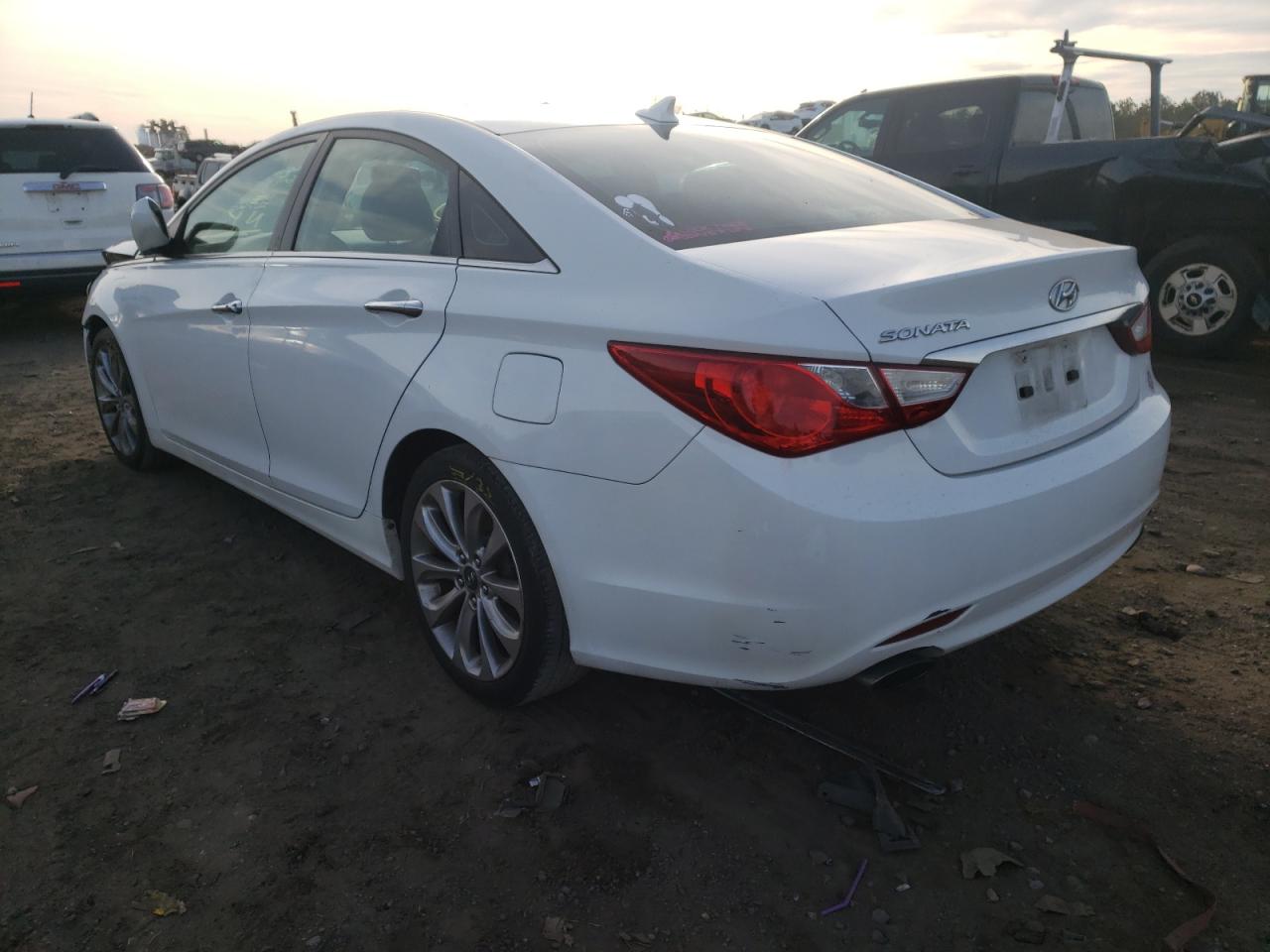 Photo 3 from auction – 2011 HYUNDAI SONATA SE with VIN 5NPEC4AC4BH196687