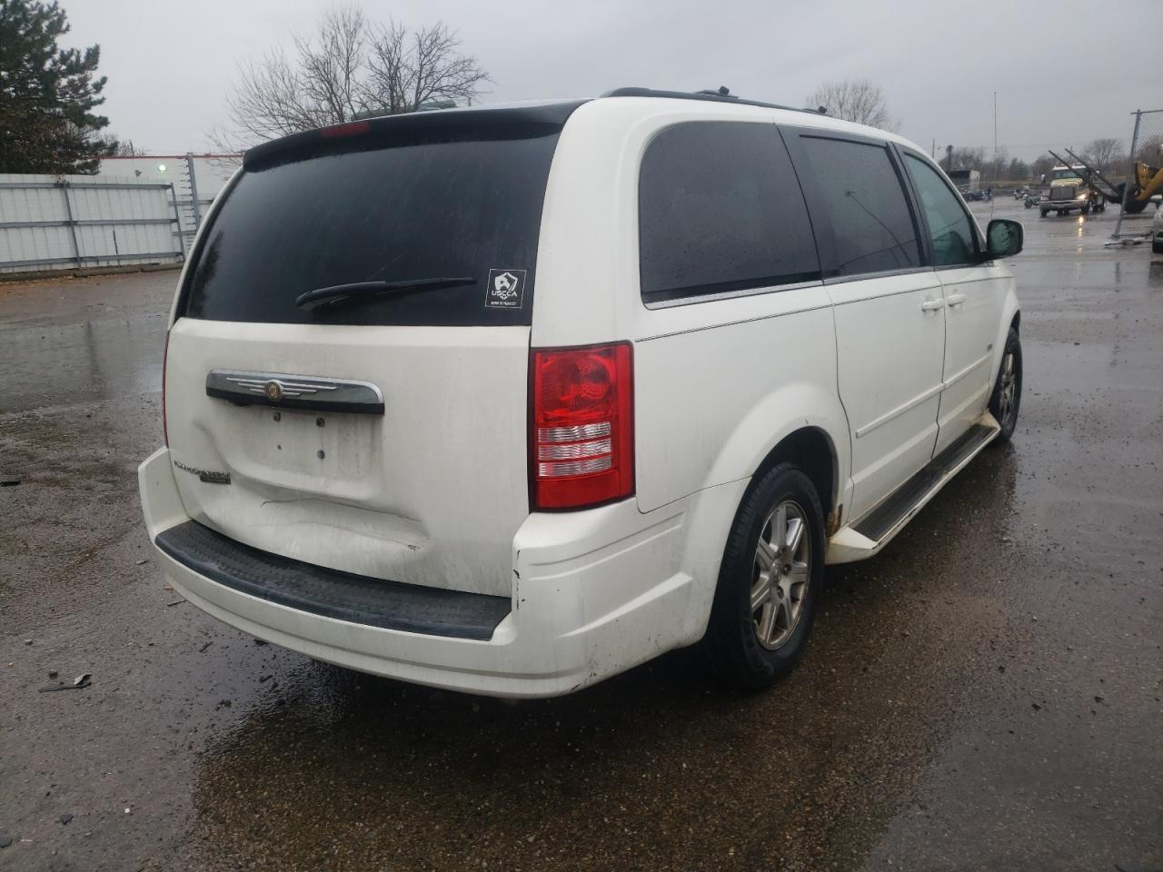 Photo 4 from auction – 2008 CHRYSLER TOWN & COU with VIN 2A8HR54P68R823023