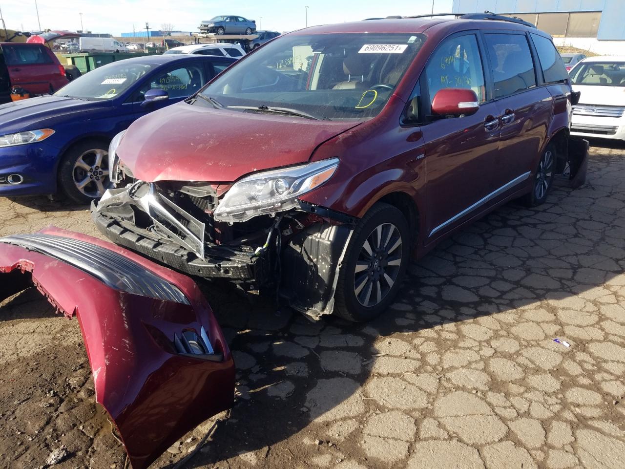 Photo 2 from auction – 2018 TOYOTA SIENNA XLE with VIN 5TDDZ3DC1JS205337