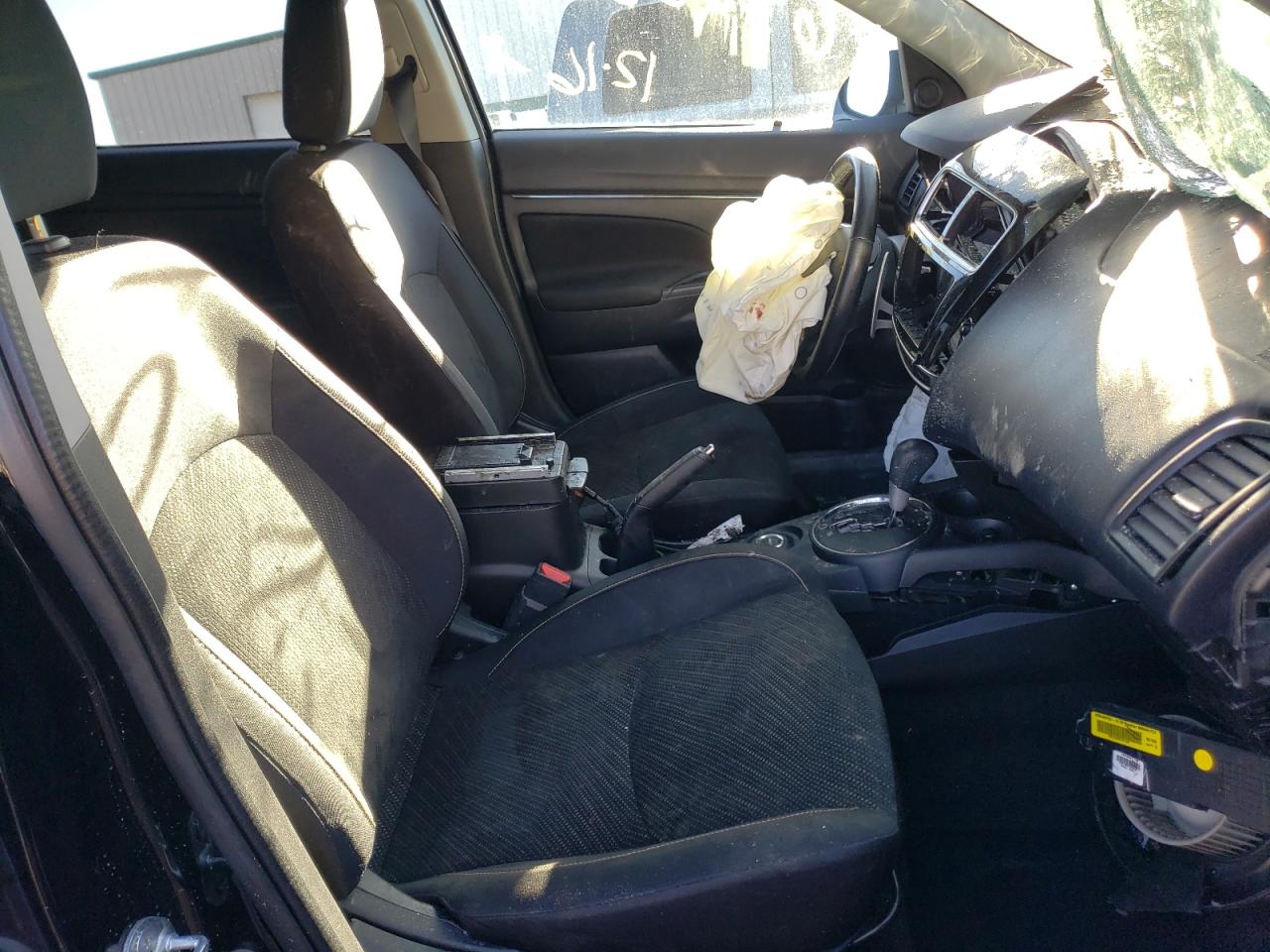 Photo 5 from auction – 2015 MITSUBISHI OUTLANDER with VIN 4A4AR4AU6FE022611