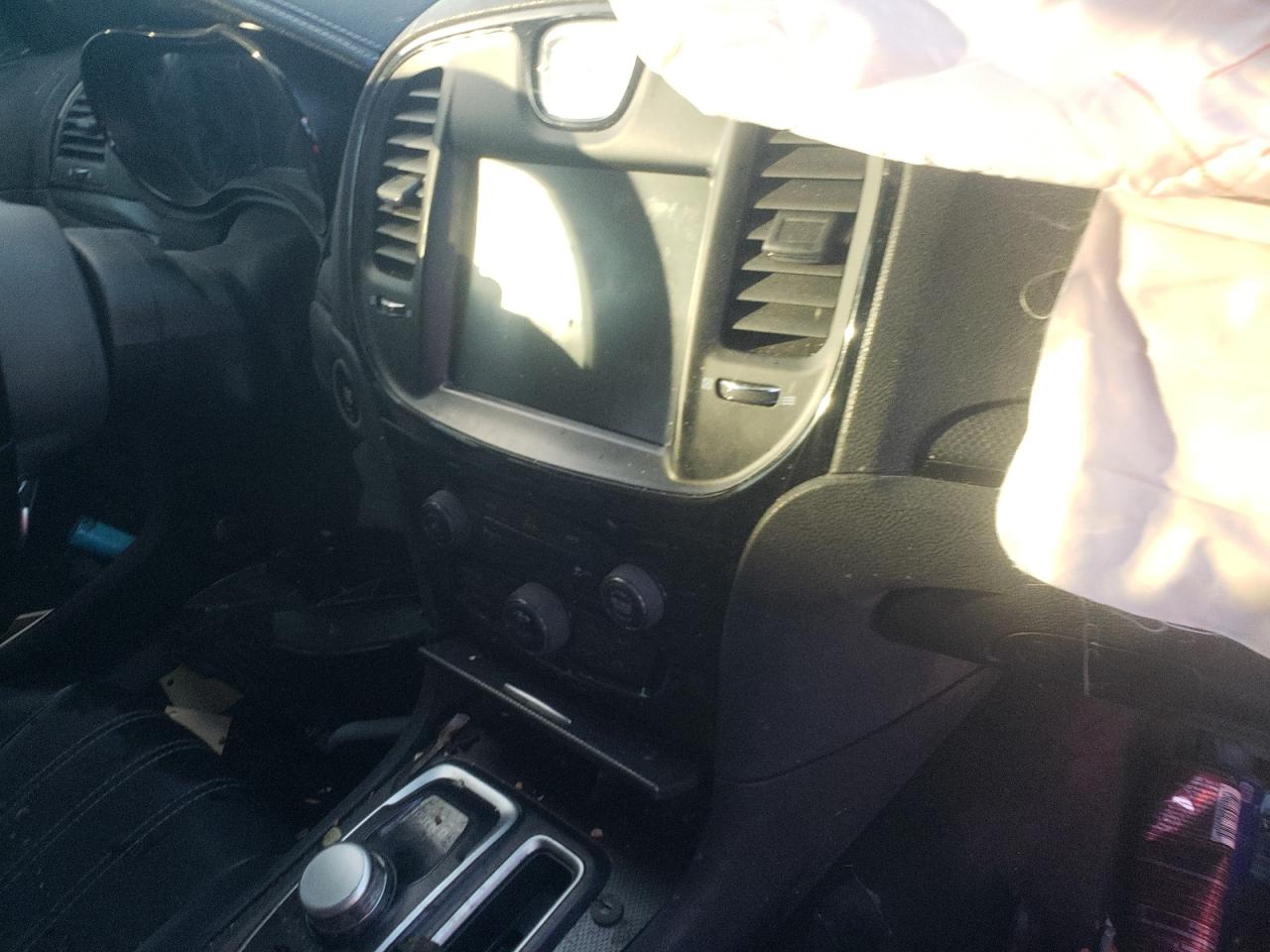 Photo 9 from auction – 2016 CHRYSLER 300 S with VIN 2C3CCAGG6GH358419
