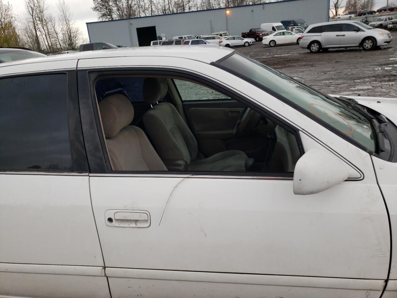 Photo 9 from auction – 2000 TOYOTA CAMRY CE with VIN 4T1BG22K3YU954529