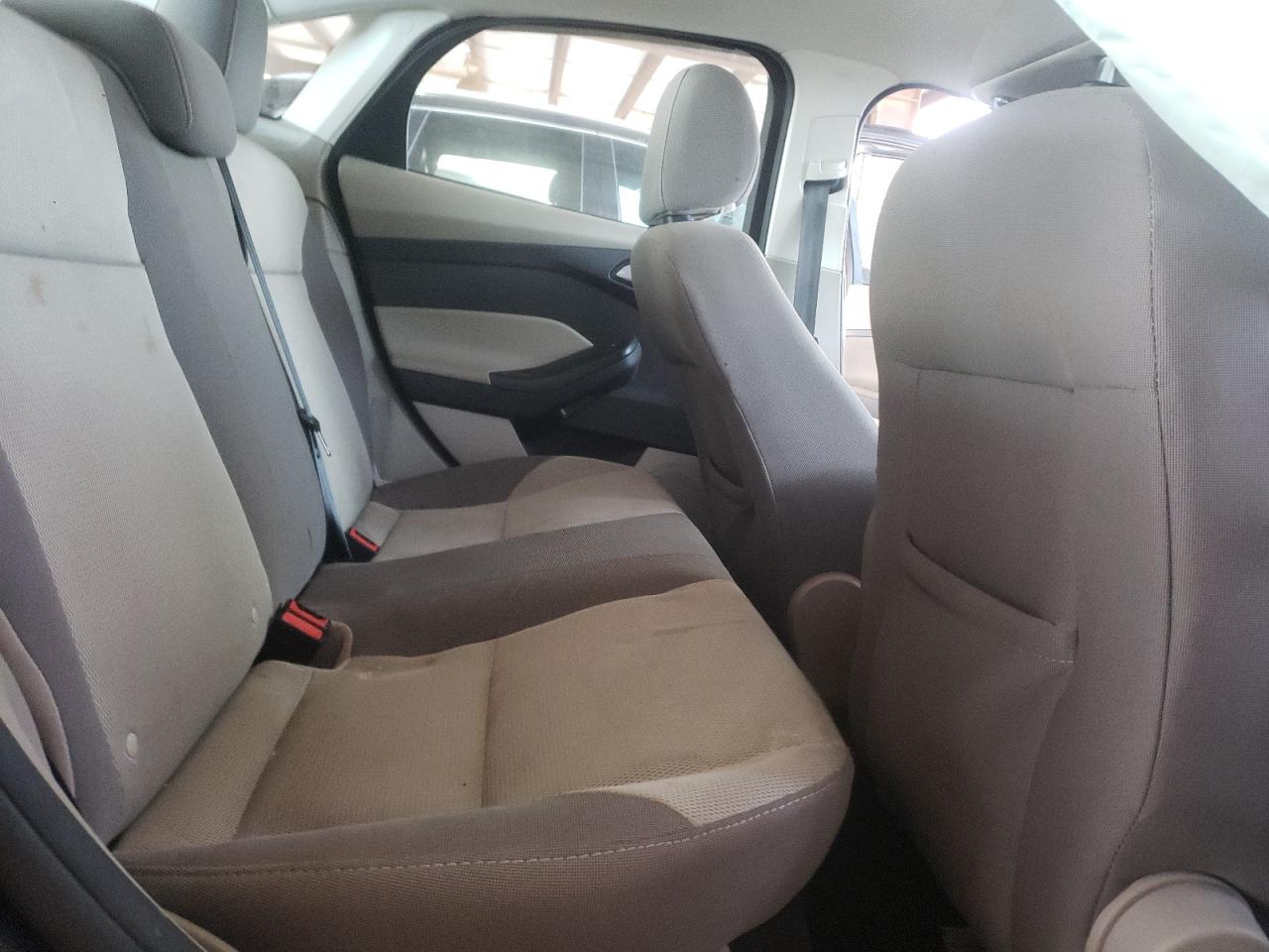 Photo 6 from auction – 2014 FORD FOCUS SE with VIN 1FADP3F21EL463011